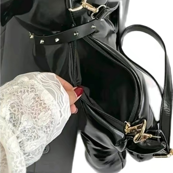 Black Dog-Shaped Crossbody Bag - Picture 5 of 14